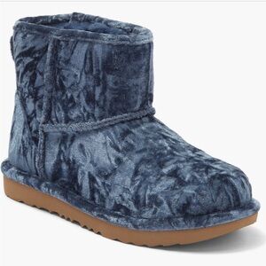 UGG Kids Classic Mini II Ocean Blue Crushed Velvet Sheepskin Boots. Size 6 Youth